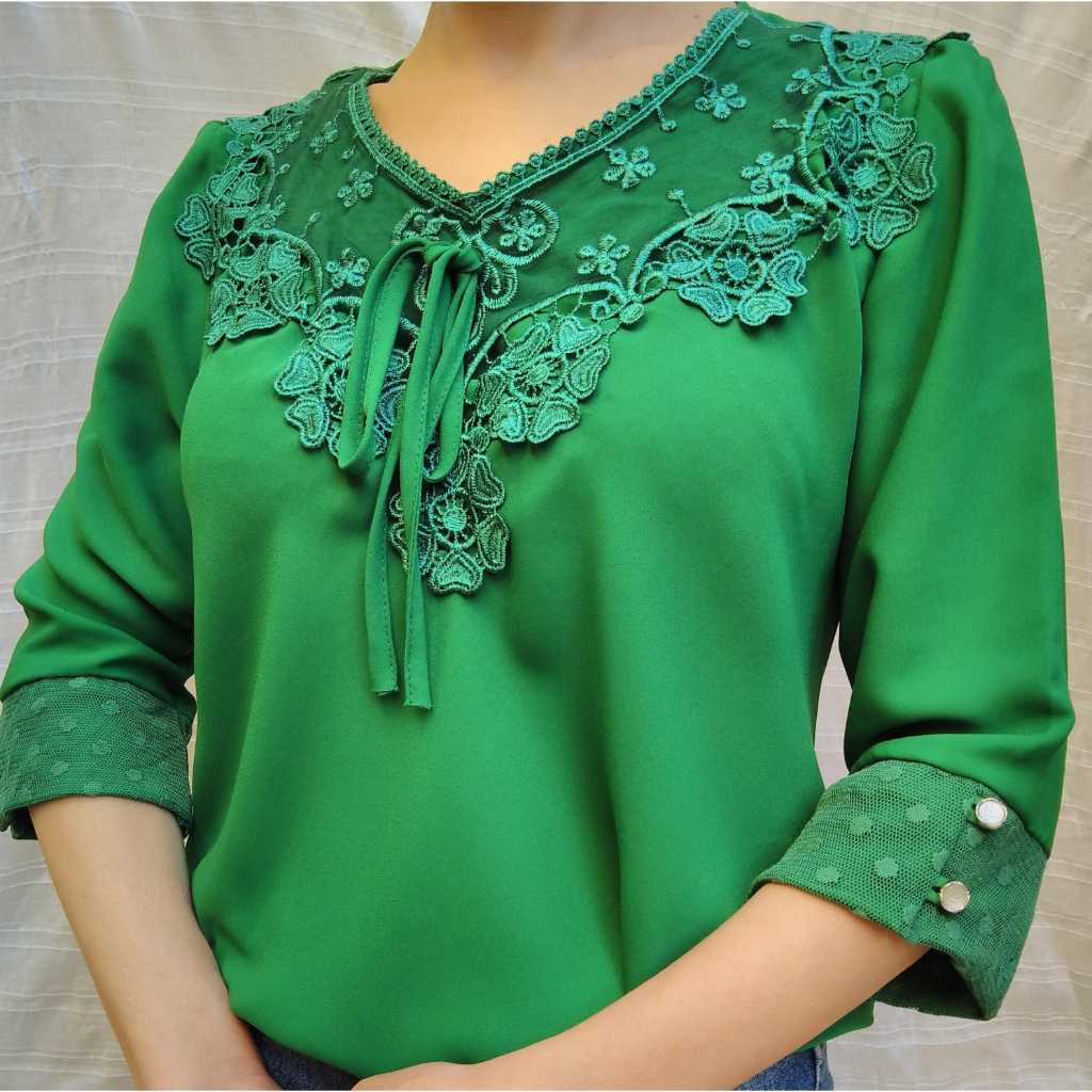 Blusa Helena – Manga 3/4 com Detalhe em Tule