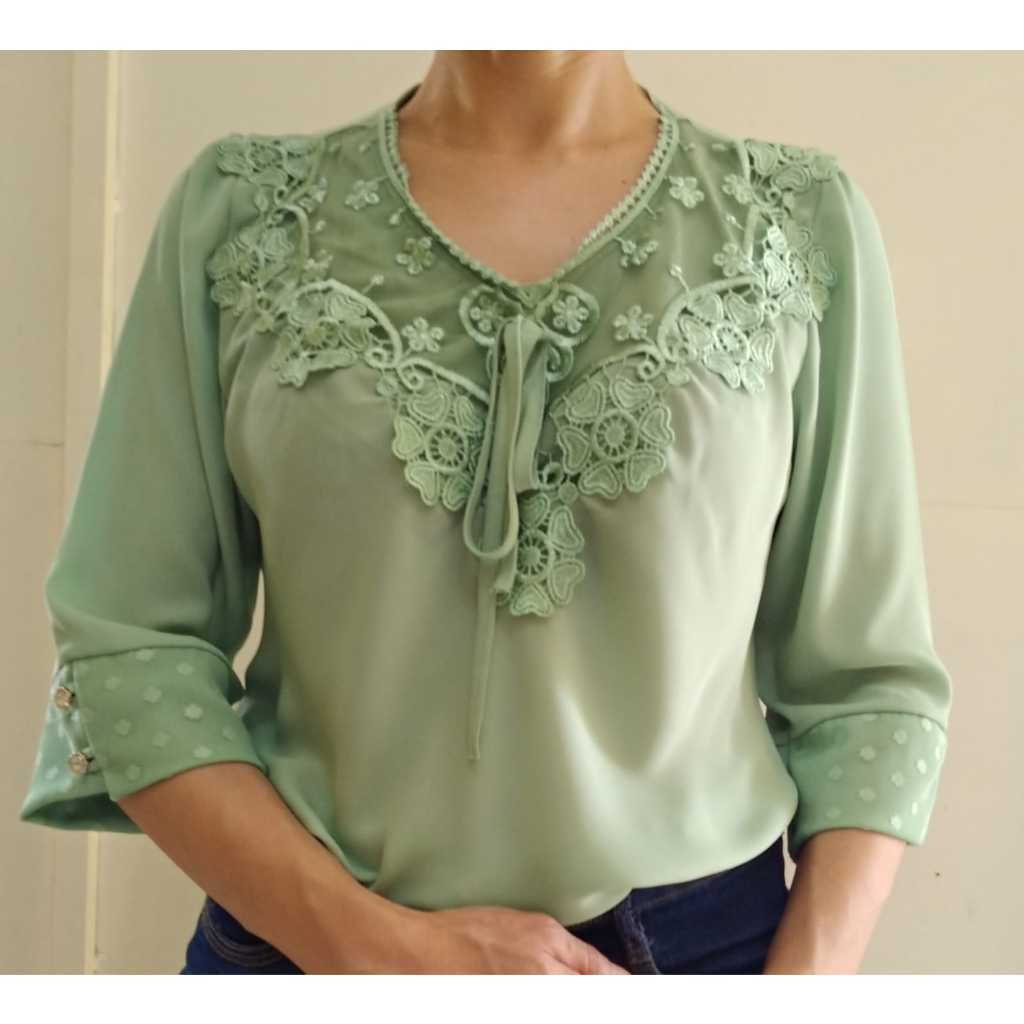 Blusa Helena – Manga 3/4 com Detalhe em Tule